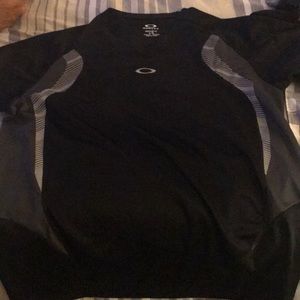Oakley workout shirt large S/S